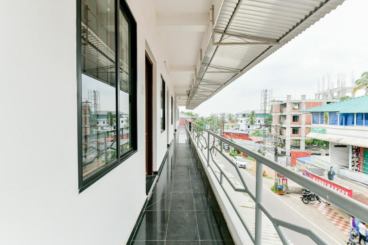 Spot On 39480 Vattekad Tourist Home Kakkanad Dış mekan fotoğraf