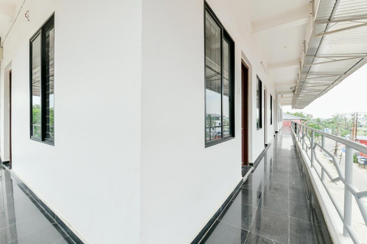 Spot On 39480 Vattekad Tourist Home Kakkanad Dış mekan fotoğraf